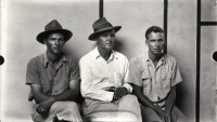 http://bernalespacio.com/files/gimgs/th-47_Mke Disfarmer Three Men, Two with Fedoras, 1940s.jpg